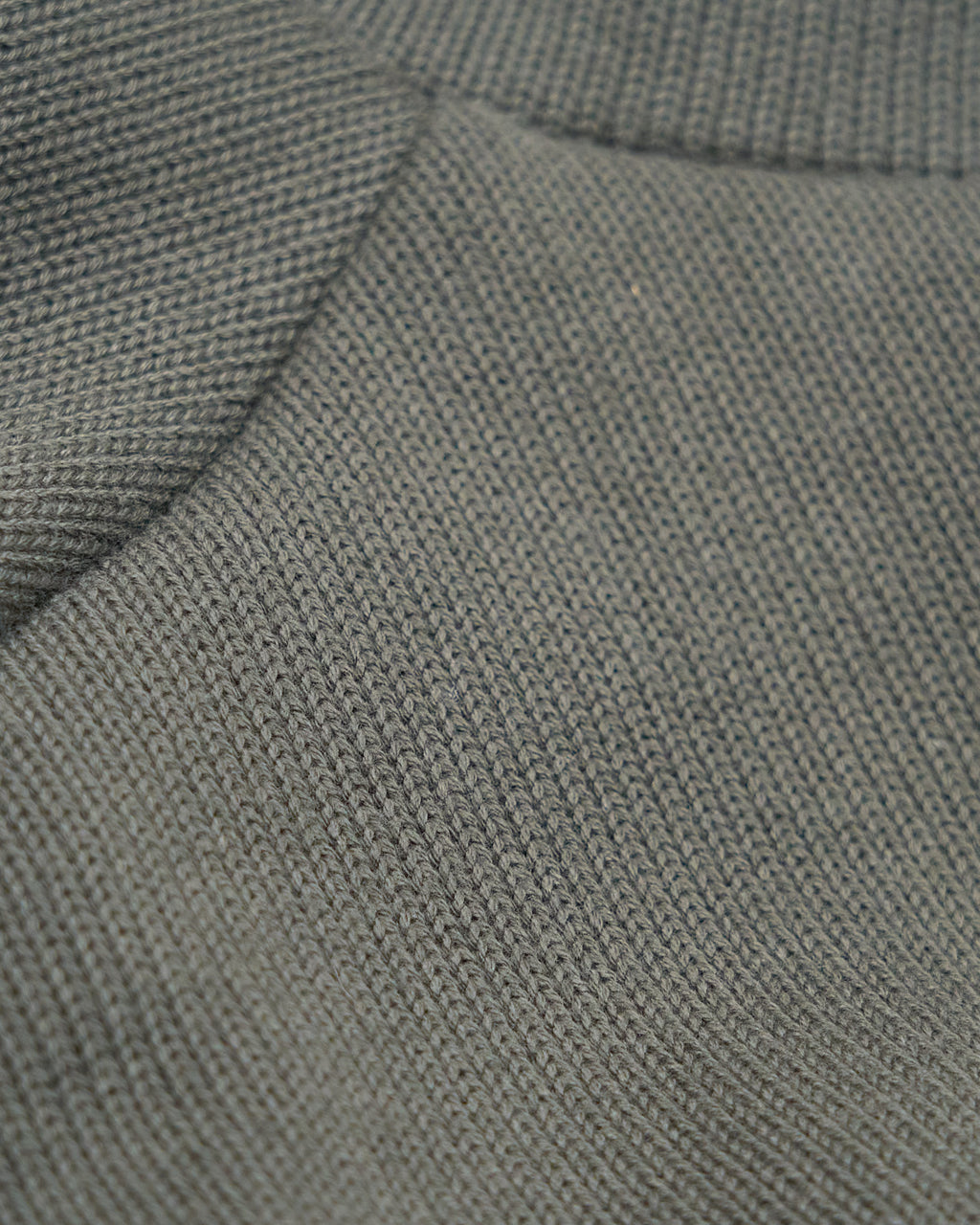 QUARTER KNIT SWEATER