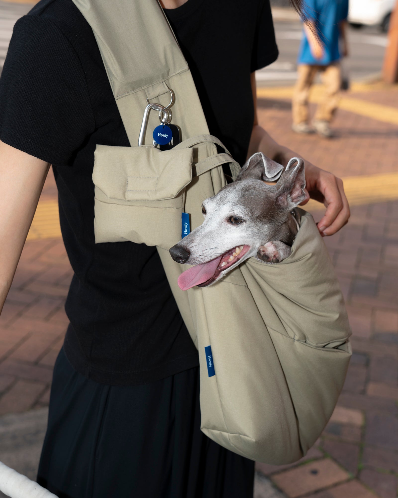 HOWLY PUFF SLING BAG｜撥水パフ×中綿で包む750 g軽量ドッグスリング