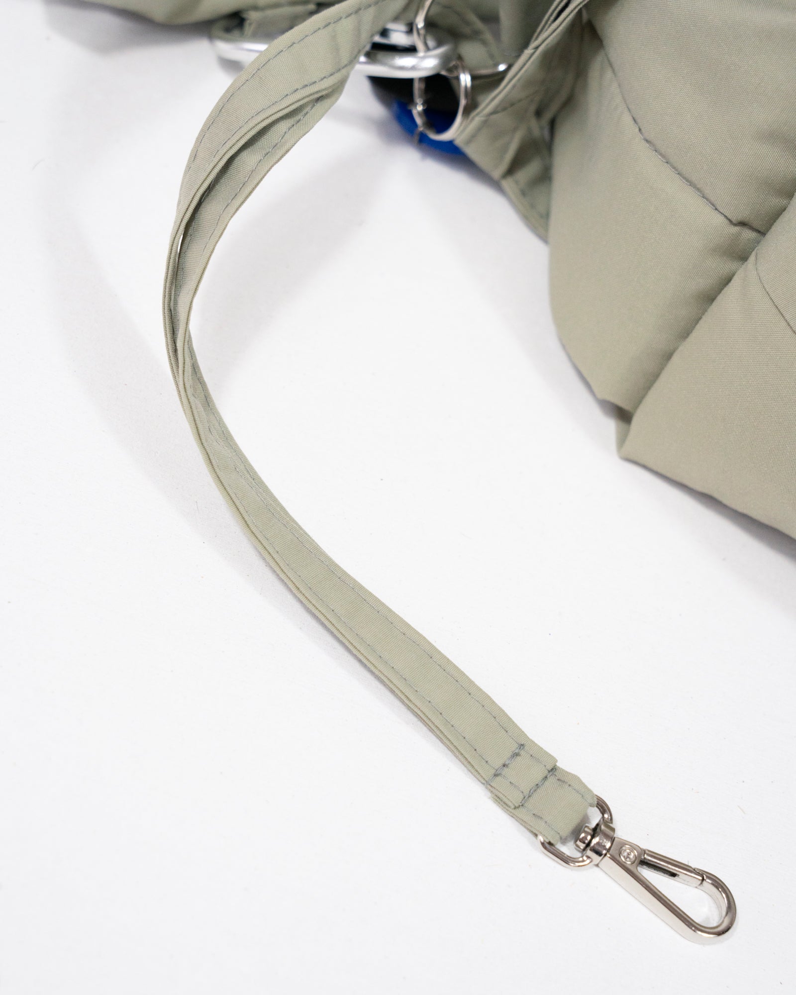 HOWLY PUFF SLING BAG｜撥水パフ×中綿で包む750 g軽量ドッグスリング