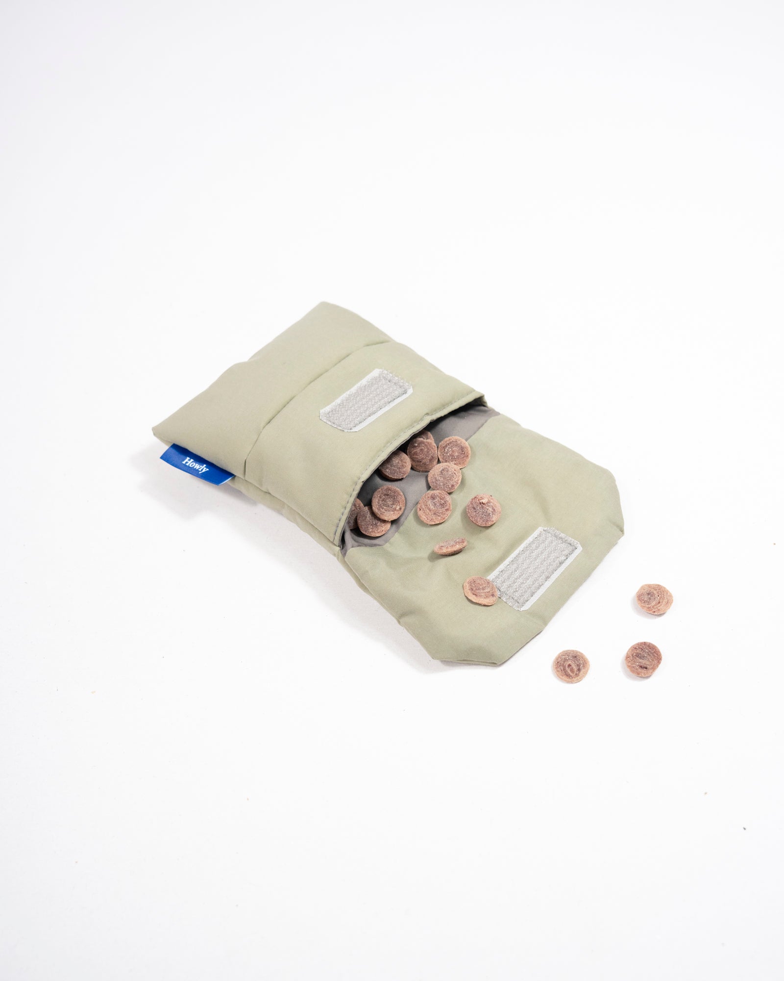 HOWLY PUFF TREATS POUCH