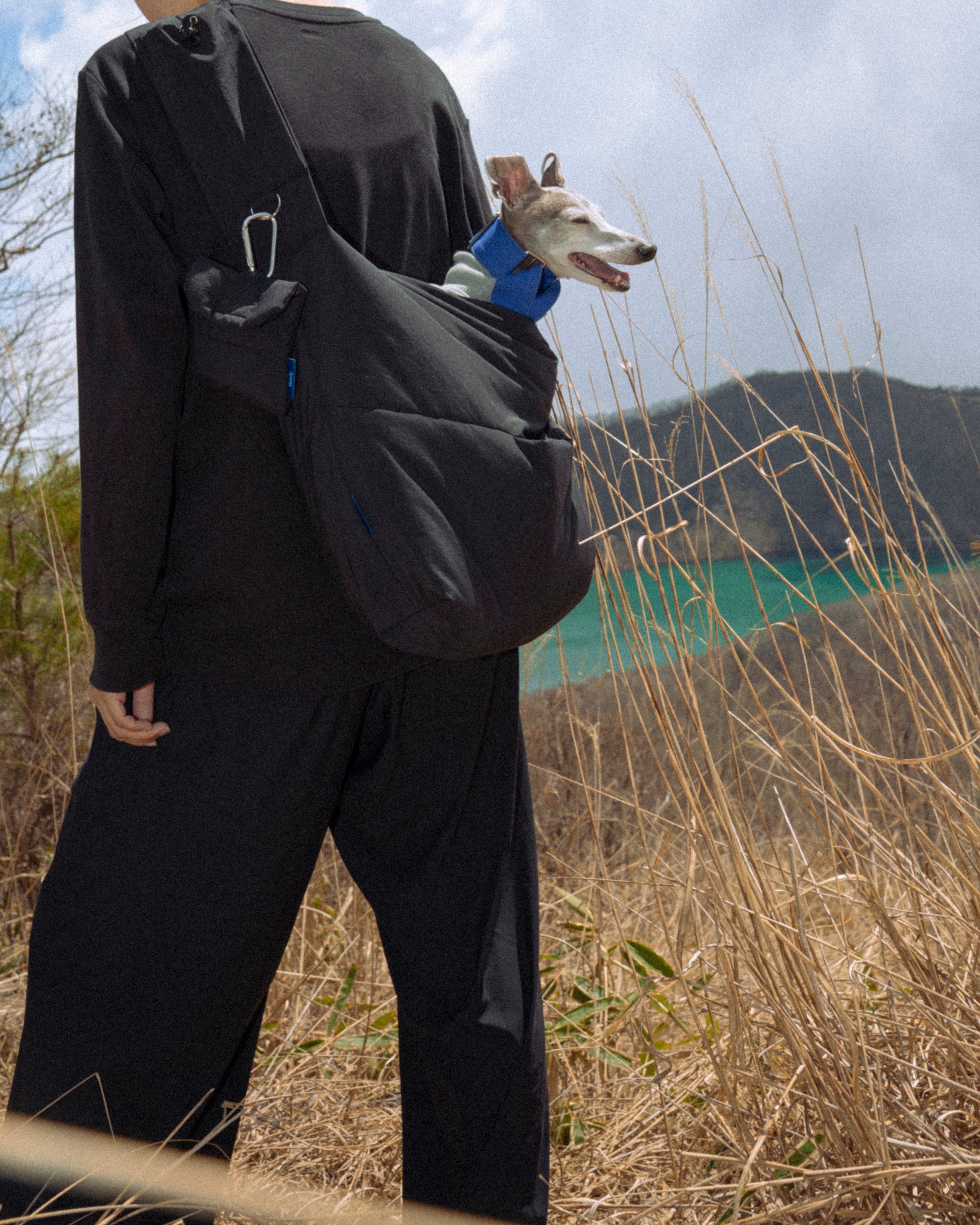 HOWLY PUFF SLING BAG｜撥水パフ×中綿で包む750 g軽量ドッグスリング